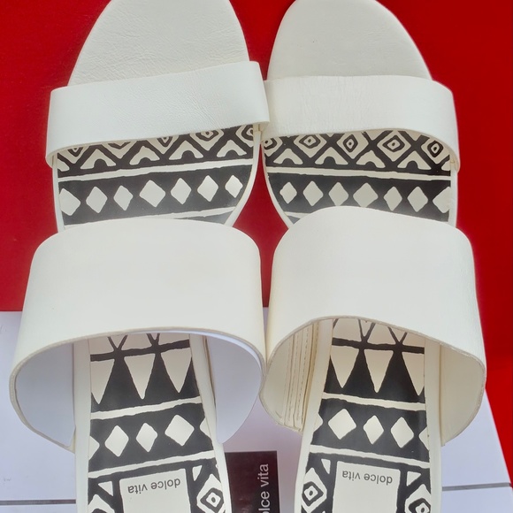 Beautiful Bold Block Heel Sandals - Brand New in Box - Picture 3 of 7